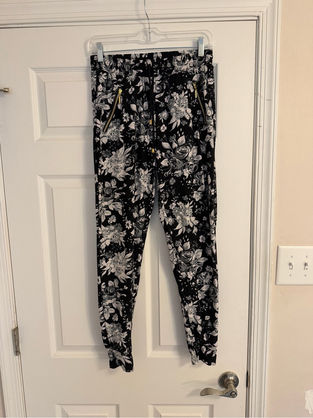 Source Unknown Black Floral Jogger Pants with Gold Zipper Accents: super soft!!
